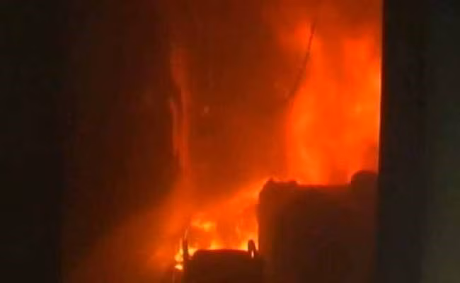 Incendio en mercado de Rangún destruyen más de mil 600 puestos de venta ảnh 1