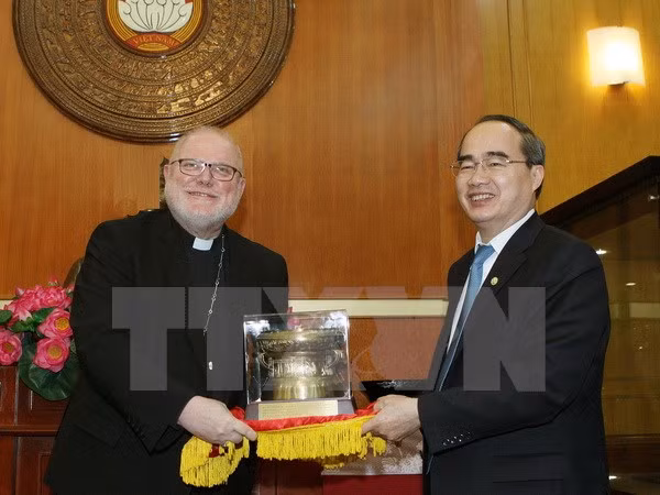 Dirigente de Frente de la Patria de Vietnam recibe a cardenal alemán ảnh 1