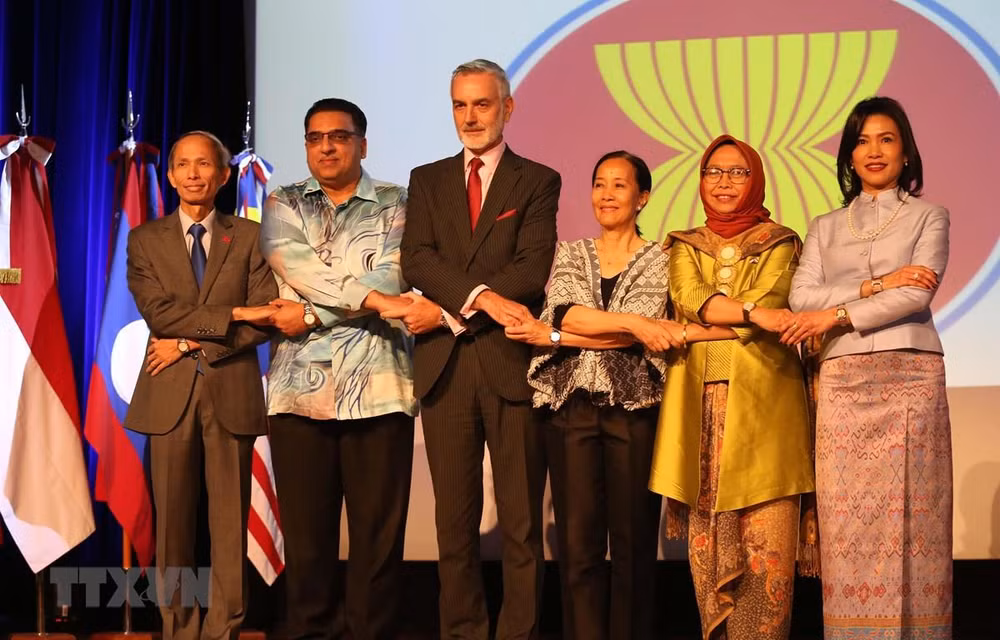 Celebran aniversario 52 de fundación de la ASEAN en Argentina y Chile ảnh 1