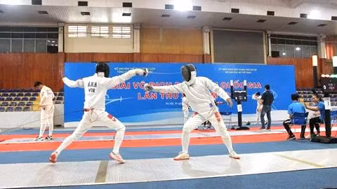 Inauguran el XIII Campeonato Nacional de Esgrima de Vietnam ảnh 1