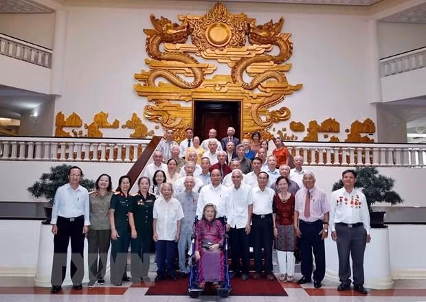 Premier vietnamita se reúne con exoficiales que servían al presidente Ho Chi Minh ảnh 1