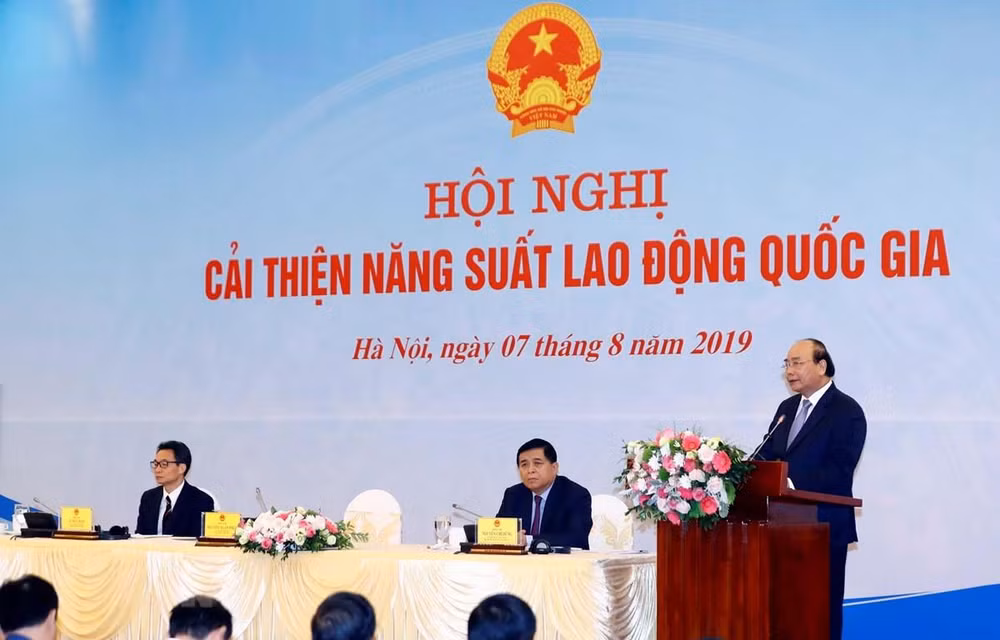 Preside primer ministro de Vietnam conferencia sobre productividad laboral nacional ảnh 1 Preside primer ministro de Vietnam conferencia sobre productividad laboral nacional ảnh 1