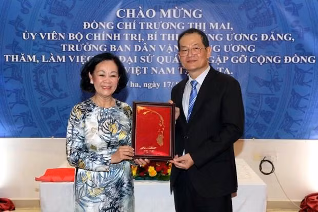 Inicia jefa del Departamento de Movilización de Masas del Partido Comunista de Vietnam visita a Qatar ảnh 1