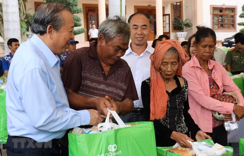 Vicepremier vietnamita visita etnias minoritarias en Binh Phuoc ảnh 1