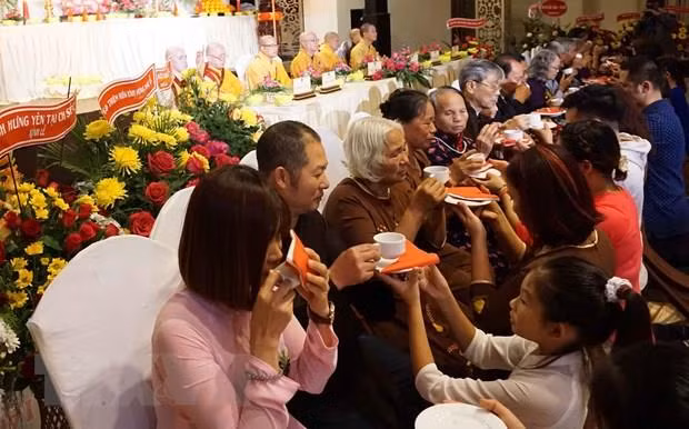 El consumo de alimentos vegetarianos: costumbre popular durante el Festival de Vu Lan ảnh 1