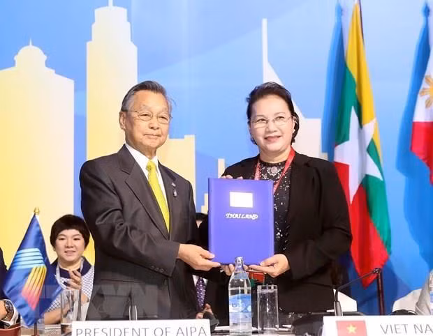 Presidenta de la Asamblea Nacional de Vietnam concluye viaje a Tailandia ảnh 1