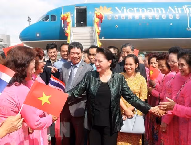 Presidenta del Parlamento vietnamita visita provincia tailandesa de Udon Thani ảnh 1