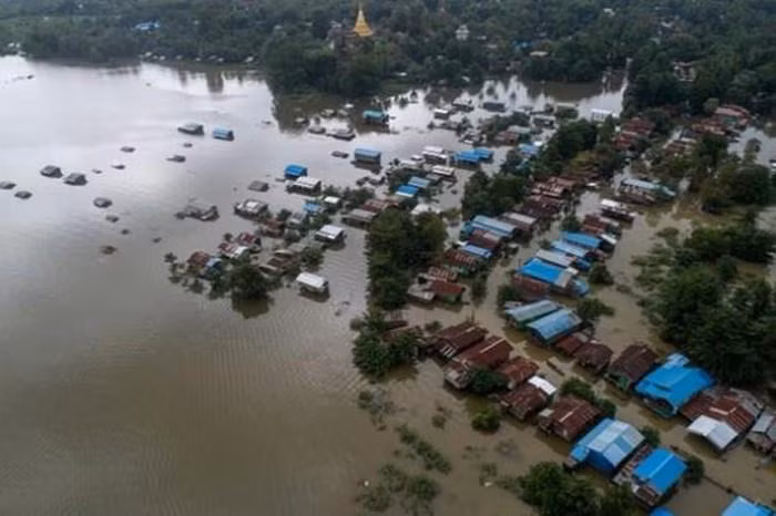 Decenas de miles de desplazados por inundaciones en Myanmar ảnh 1