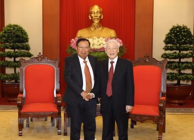 Se reúnen en Hanoi máximos dirigentes políticos de Vietnam y Laos ảnh 1