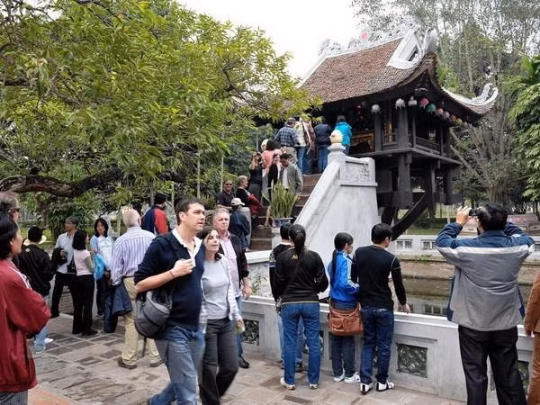 Mantiene tendencia creciente el turismo en Hanoi ảnh 1