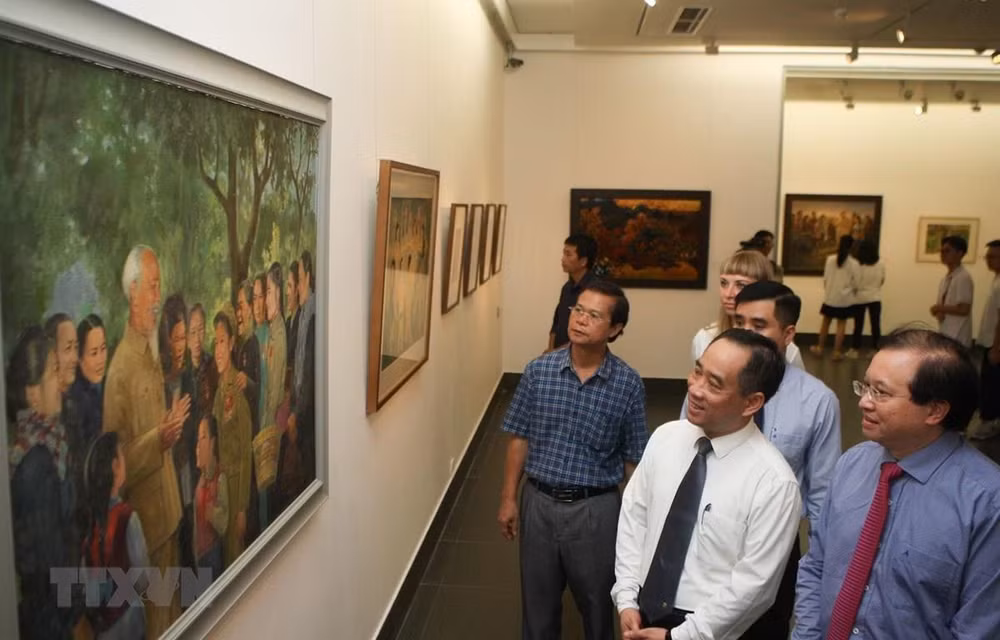 Inauguran exposición sobre el Presidente Ho Chi Minh ảnh 1