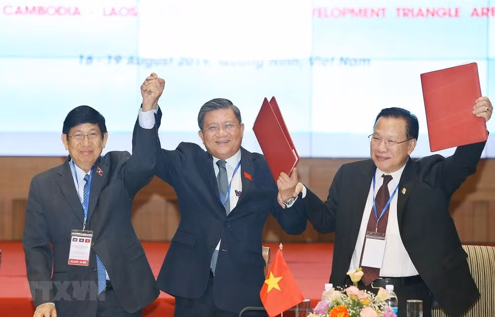 Acuerdan Vietnam, Laos y Camboya cooperación en Triángulo de Desarrollo ảnh 1