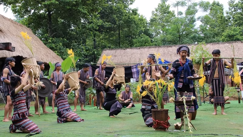 Celebran múltiples actividades culturales de etnias minoritarias en Hanoi en agosto ảnh 1