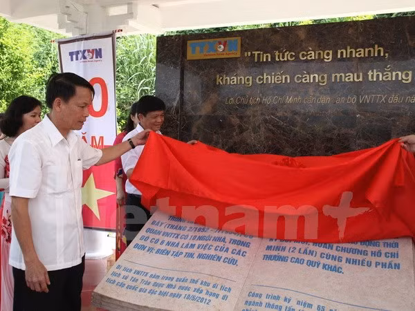 VNA realiza actividad de homenaje en Tuyen Quang ảnh 1