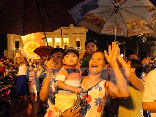 Fuegos artificiales alumbran noche del Día Nacional ảnh 1 Fuegos artificiales alumbran noche del Día Nacional ảnh 1