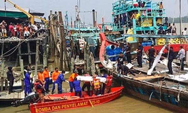 Se eleva a 50 el número de víctimas de naufragio en Malasia ảnh 1