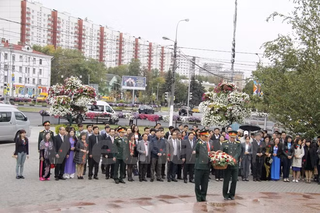 Continúan actividades en ultramar en saludo a 70 años de la nación ảnh 2 Continúan actividades en ultramar en saludo a 70 años de la nación ảnh 2