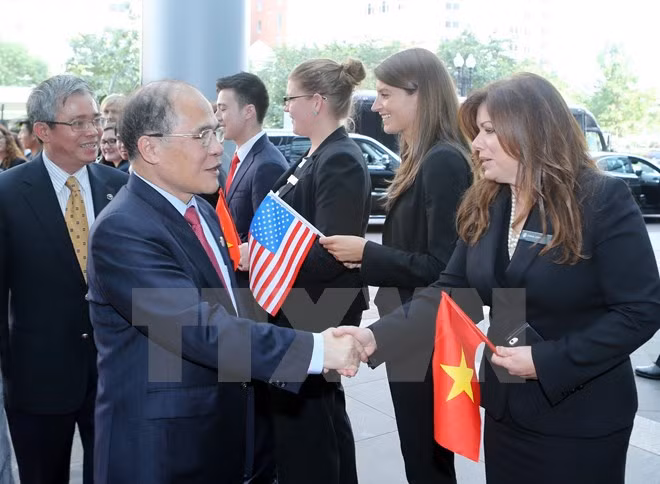 Dirigente vietnamita conversa con parlamentarios estadounidenses ảnh 1