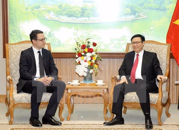 Vicepremier de Vietnam dialoga con dirigente de Zurich Airport ảnh 1 Vicepremier de Vietnam dialoga con dirigente de Zurich Airport ảnh 1