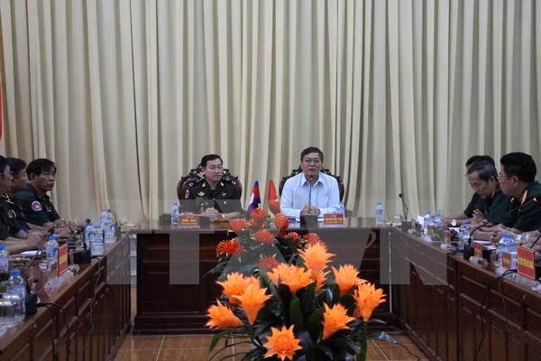Localidad de Vietnam y unidad militar Camboya cooperan en materia de defensa y economía ảnh 1