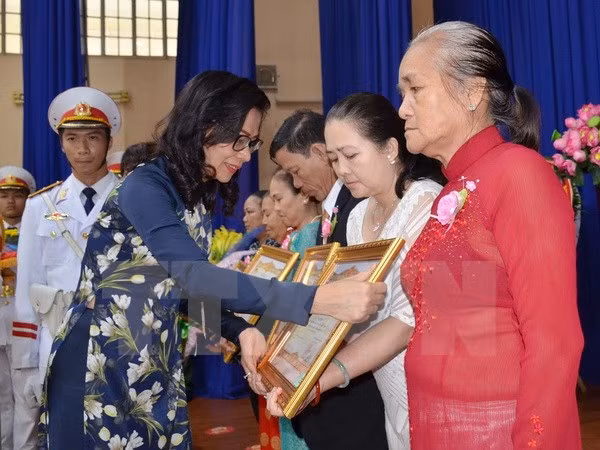 Exhiben retratos de Madres Heroicas de Vietnam ảnh 1 Exhiben retratos de Madres Heroicas de Vietnam ảnh 1