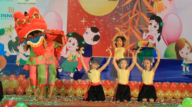 Presidente vietnamita felicita a los niños en ocasión de Fiesta del Medio Otoño ảnh 1