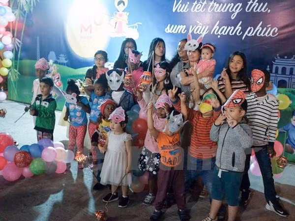 Celebran en Mozambique Fiesta del Medio Otoño para niños vietnamitas ảnh 1 Celebran en Mozambique Fiesta del Medio Otoño para niños vietnamitas ảnh 1