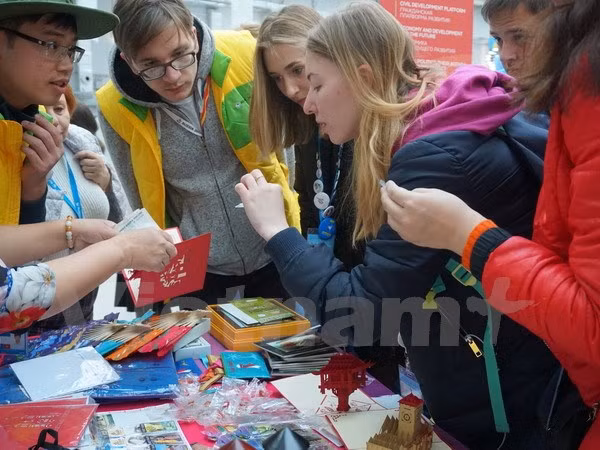 Inauguran exhibición sobre Vietnam en XIX Festival Mundial de Juventud y Estudiantes en Rusia ảnh 1