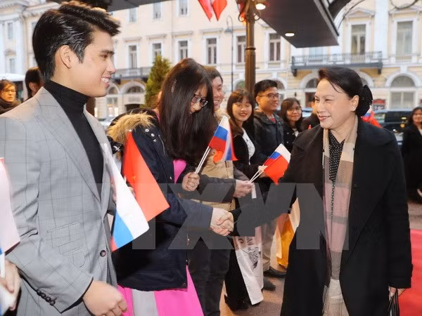 Presidenta de Asamblea Nacional de Vietnam llega a Rusia para IPU-137 ảnh 1