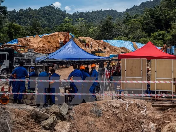 Malasia: 11 personas muertas y desaparecidas en deslizamiento de tierra ảnh 1 Malasia: 11 personas muertas y desaparecidas en deslizamiento de tierra ảnh 1