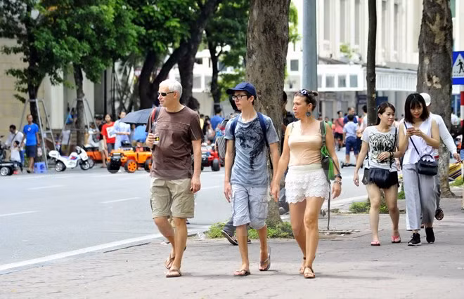 Vietnam recibe más de un millón de turistas extranjeros en octubre ảnh 1 Vietnam recibe más de un millón de turistas extranjeros en octubre ảnh 1