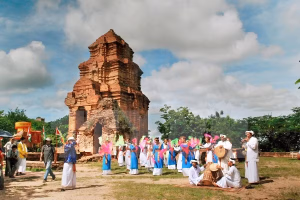 Celebran en Vietnam festival tradicional de etnia Cham ảnh 1