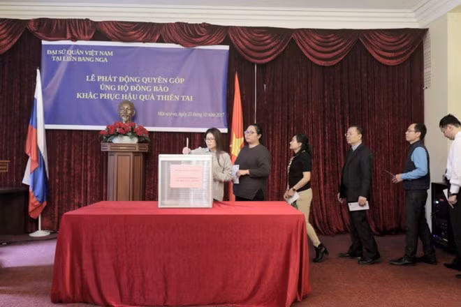 Embajada de Vietnam en Rusia recauda fondos para víctimas de inundaciones ảnh 1 Embajada de Vietnam en Rusia recauda fondos para víctimas de inundaciones ảnh 1