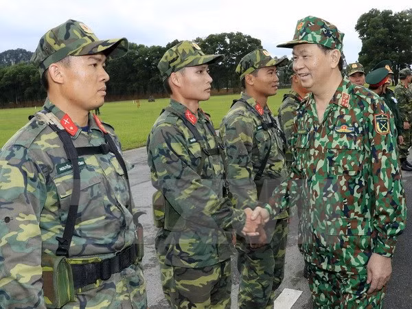 Presidente de Vietnam enfatiza en labor de defensa asociada con desarrollo socioeconómico ảnh 1