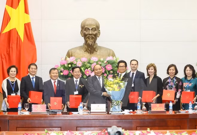 Premier de Vietnam promete apoyo continuo para comunidad empresarial ảnh 1