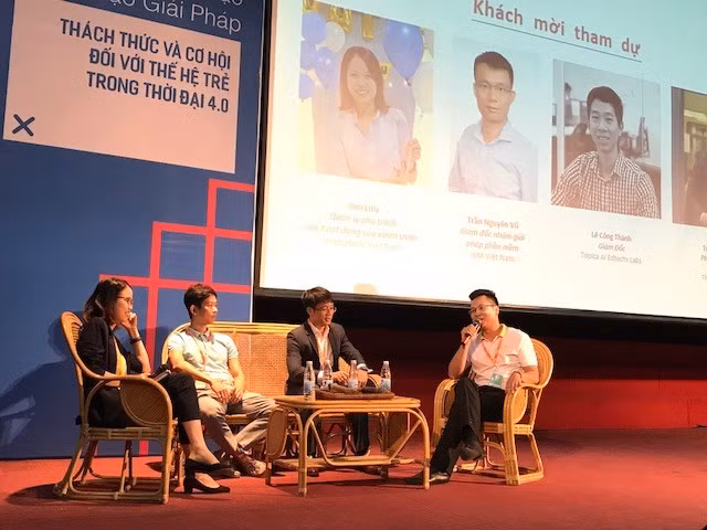 Jóvenes vietnamitas debaten sobre trabajo decente y crecimiento económico ảnh 1