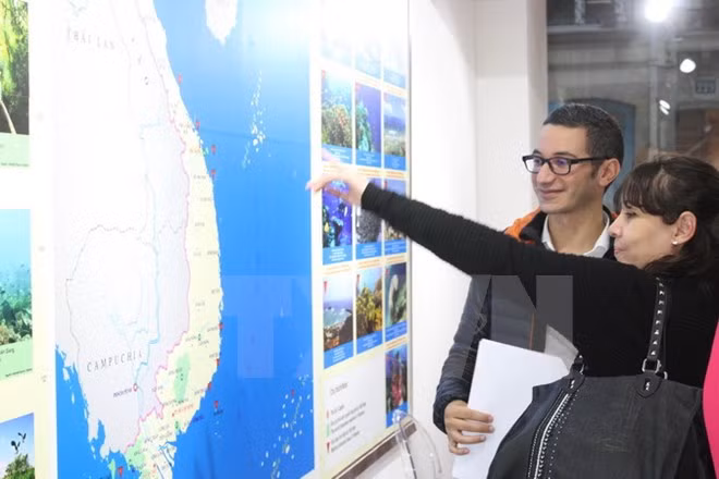 Presentan belleza de mar e islas vietnamitas en París ảnh 1 Presentan belleza de mar e islas vietnamitas en París ảnh 1
