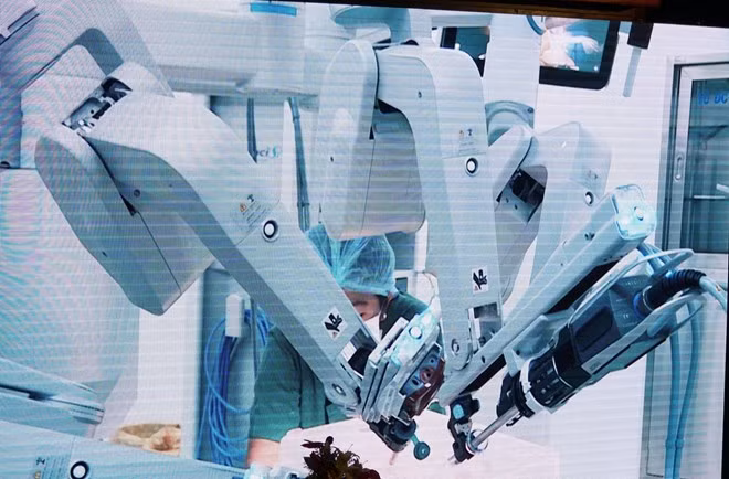 Vietnam registra tercer hospital con cirugía robótica para el cáncer ảnh 1