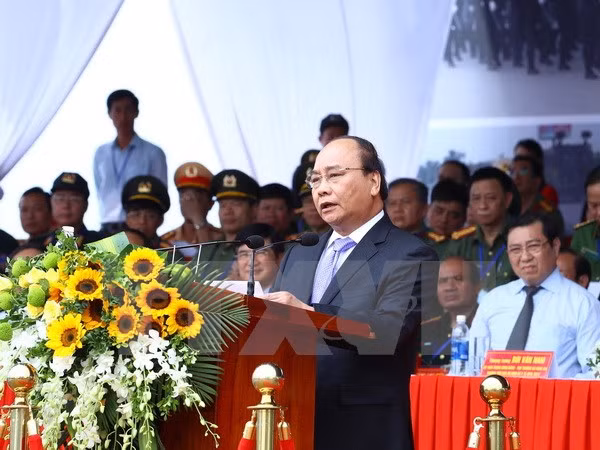 Premier vietnamita supervisa maniobra antiterrorista por Semana de APEC ảnh 1