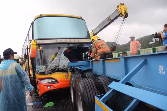 Turistas vietnamitas resultan ilesos en accidente automovilístico en Taiwán ảnh 1