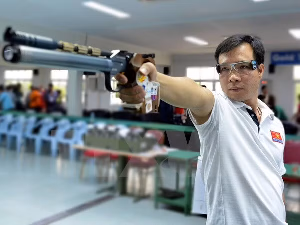 Tirador vietnamita mantiene en primer lugar en ranking mundial de pistola de 10 metros ảnh 1