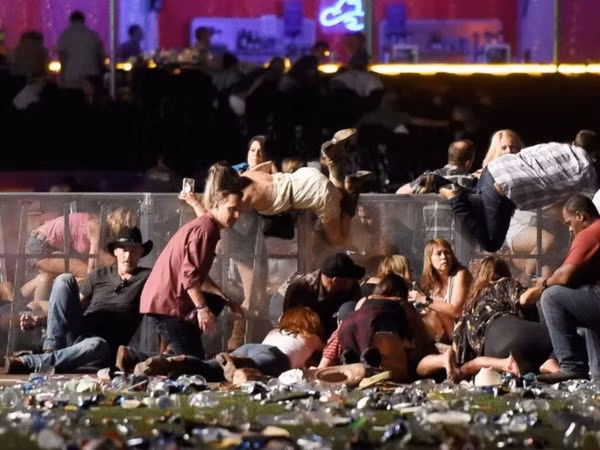 Reportan baja probabilidad de víctimas vietnamitas en tiroteo en Las Vegas ảnh 1