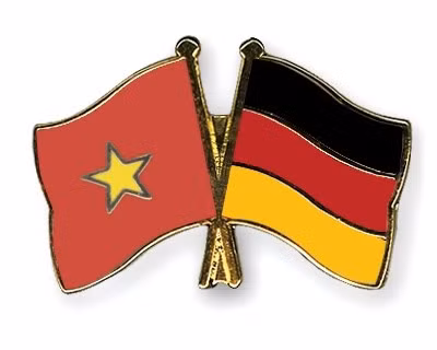 Dirigentes de Vietnam felicitan a Alemania por su Día Nacional ảnh 1