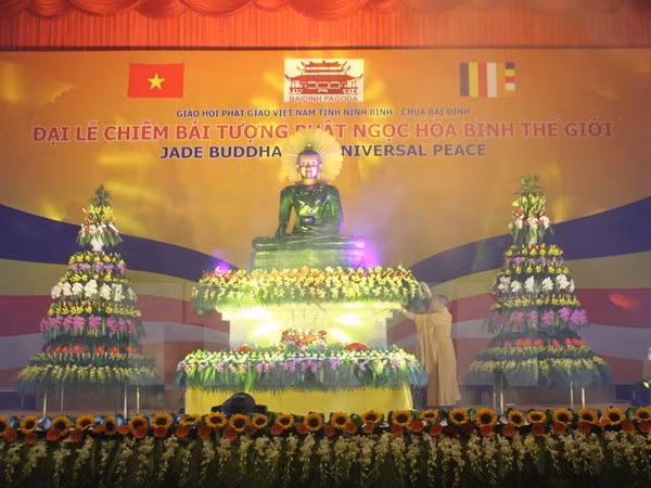 Llega a Soc Trang estatua de Buda de jade más grande del mundo ảnh 1