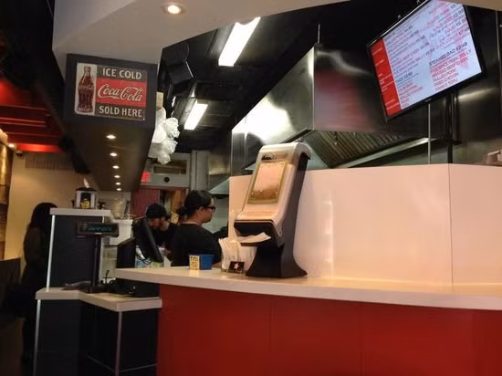 Cuatro restaurantes vietnamitas entre los 100 mejores en Canadá ảnh 1