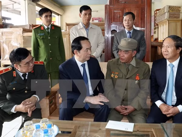 Presidente vietnamita visita a residentes y combatientes de Truong Sa ảnh 1