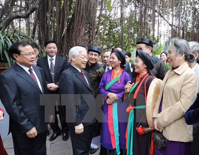 Líder partidista destaca avances de Hanoi ảnh 4