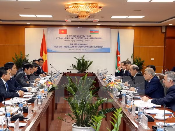 Vietnam y Azerbaiyán impulsan vínculos en diversas áreas ảnh 1
