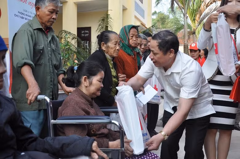 Ciudad Ho Chi Minh presta asistencia a hogares pobres ảnh 1