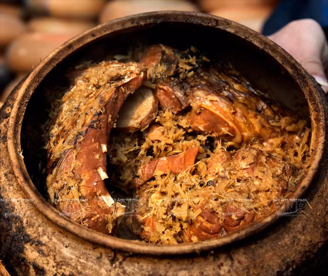 Famoso pescado cocinado a fuego lento de Dai Hoang ảnh 1 Famoso pescado cocinado a fuego lento de Dai Hoang ảnh 1
